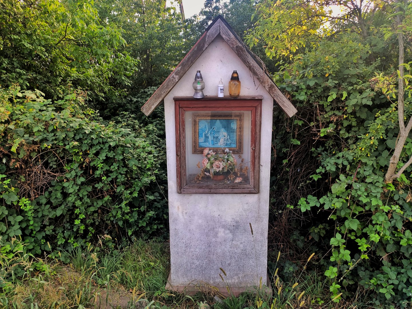 Przydrożna kapliczka w Białowieży