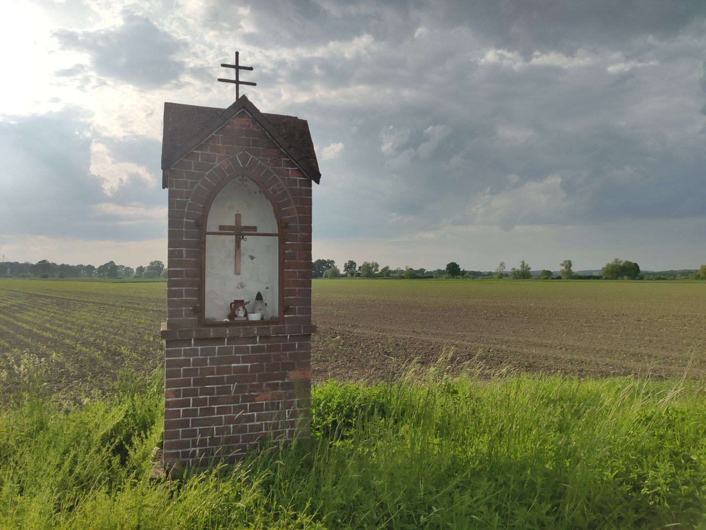 Kapliczka przy drodze Śliwice - Meszno